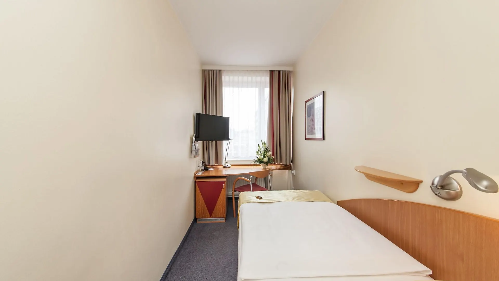 Novum Hotel Ambassador Hamburg 3*,